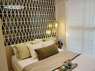 Room in 4 BHK Apartment at Lodha Trump Tower, Worli – for Rent