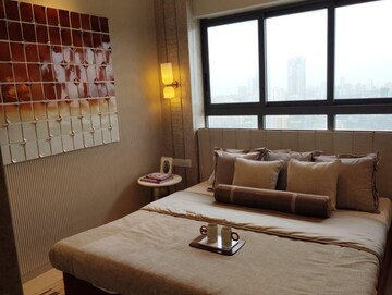 Room in 4 BHK Apartment at Lodha Trump Tower, Worli – for Rent