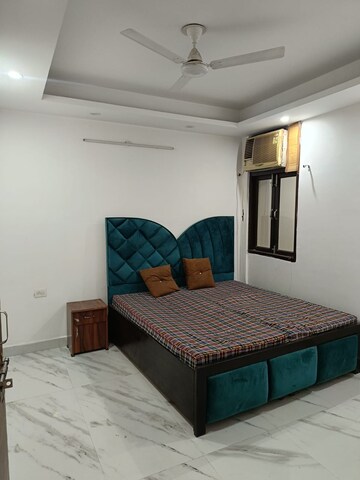 Room in 3 BHK Builder Floor at Saket – for Rent