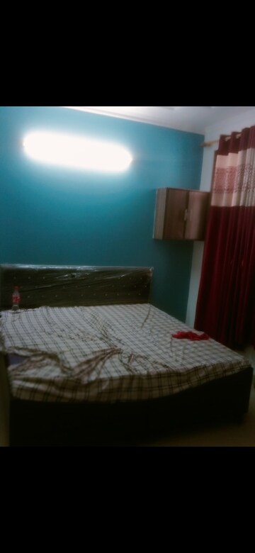 Room in 2 BHK Apartment at Penta Homes, Vip Road – for Rent