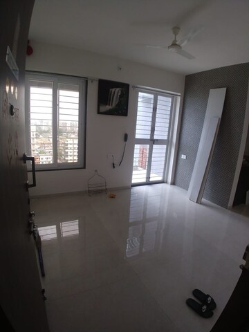 Room in 3 BHK Apartment at Kolte Patil Life Republic, Hinjewadi – for Rent