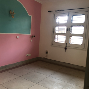 Room in 3.5 BHK Villa at Sector 23 – for Rent
