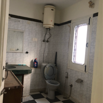 Attached Bathroom in 3.5 BHK Villa at Sector 23 – for Rent