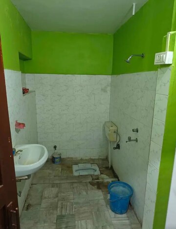 Attached Bathroom in 1 BHK Villa at Aliganj – for Rent