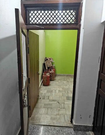 Living Room in 1 BHK Villa at Aliganj – for Rent
