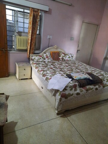 Room in 4 BHK Independent House at Tonk Road – for Rent