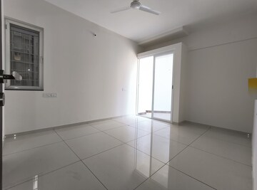 Room in 2 BHK Apartment at Yashwin Orrizonte, Kharadi – for Rent