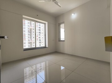 Room in 2 BHK Apartment at Yashwin Orrizonte, Kharadi – for Rent