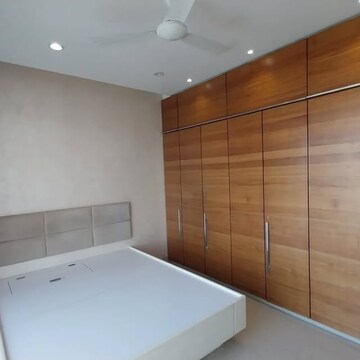 Room in 3 BHK Apartment at Kalpataru Vienta, Ashok Nagar – for Rent