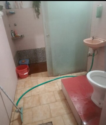 Attached Bathroom in 1 BHK Villa at Aliganj – for Rent