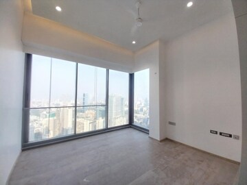 Room in 4 BHK Apartment at Rustomjee Crown, Prabhadevi – for Rent