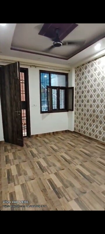 Room in 2 BHK Builder Floor at Mahavir Enclave 1 – for Rent