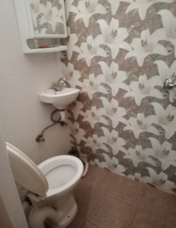 Attached Bathroom in 1 BHK Villa at Aliganj – for Rent