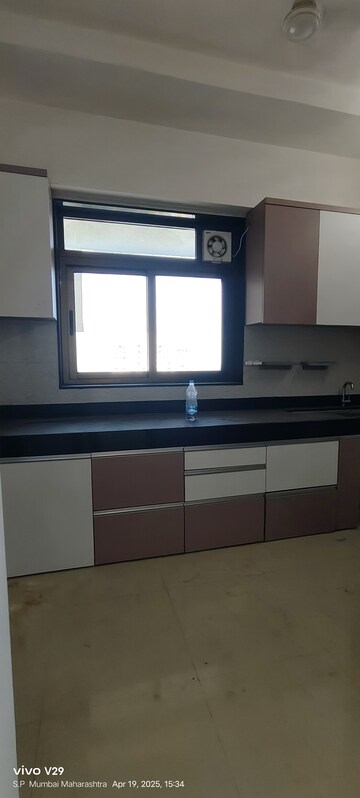 Room in 3 BHK Apartment at Celestia Spaces, Sewri – for Rent
