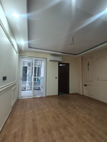 Room in 3 BHK Builder Floor at Sector 26 – for Rent