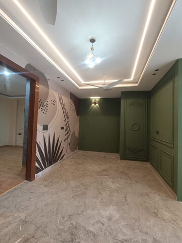 Room in 3 BHK Builder Floor at Sector 26 – for Rent