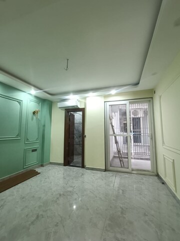 Room in 3 BHK Builder Floor at Sector 26a – for Rent