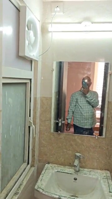 Room in 2 BHK Apartment at Amrapali Golf Homes, Sector 4, Greater Noida – for Rent