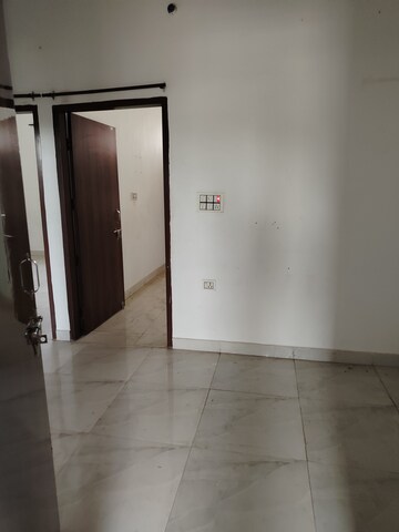 Room in 3 BHK Builder Floor at Sector 6 – for Rent