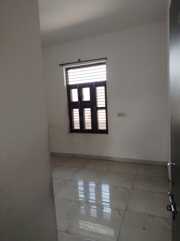 Room in 3 BHK Builder Floor at Sector 6 – for Rent