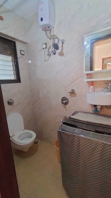 Bathroom in 1.5 BHK Apartment at Chaitanya Raj Bhavan, Andheri East – for Rent