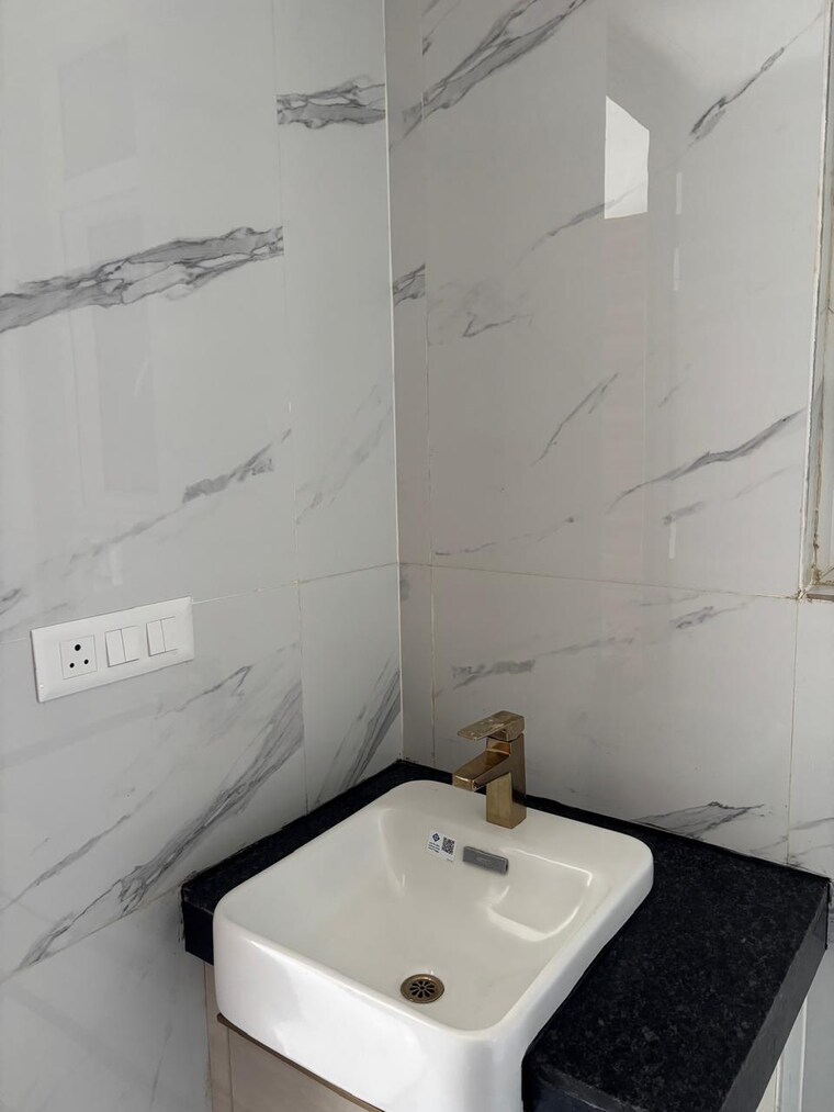 Bathroom, smart-world-orchard 3 Bedroom 1630 Sq.Ft. Apartment In Sector 61 Gurgaon 8512909