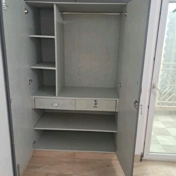 Room in 2 BHK Apartment at Migsun Vilaasa Walk, Eta Ii Greater Noida – for Rent
