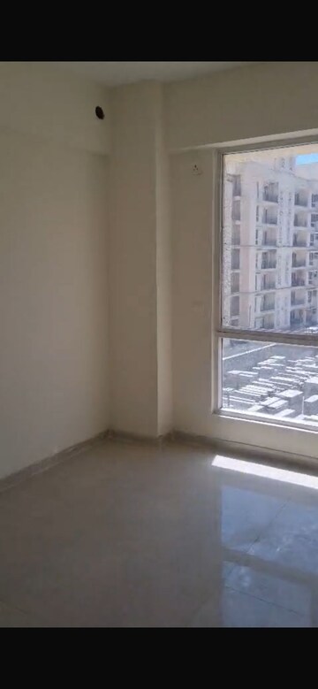 Room in 2.5 BHK Apartment at Signature The Millennia 2, Sector 37d – for Rent