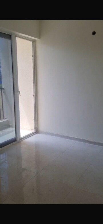 Room in 2.5 BHK Apartment at Signature The Millennia 2, Sector 37d – for Rent