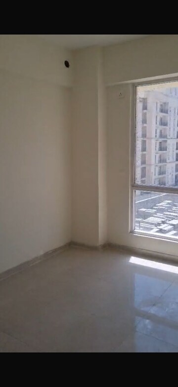 Room in 2.5 BHK Apartment at Signature The Millennia 2, Sector 37d – for Rent