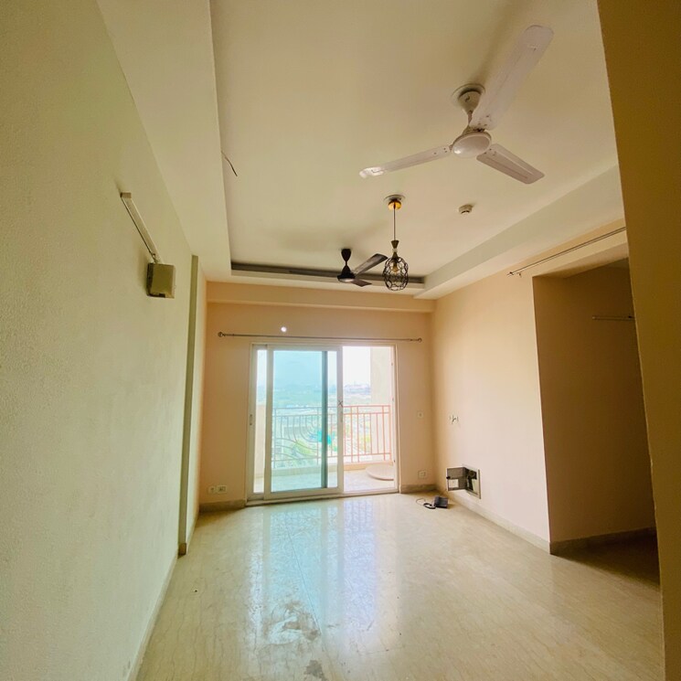 Living Room, mahagun-moderne 2.5 Bedroom 1250 Sq.Ft. Apartment In Sector 78 Noida 8512920