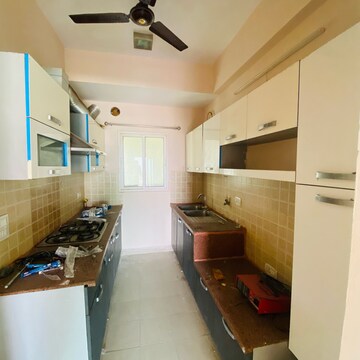 2.5 BHK Apartment For Rent in Mahagun Moderne, Sector 78
