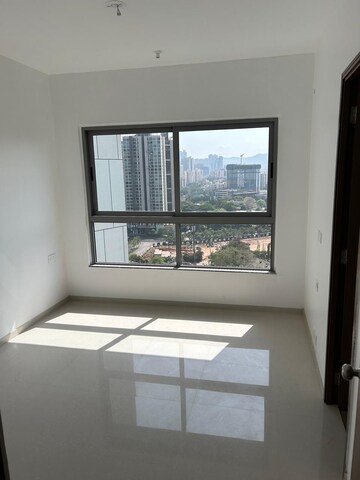 Room in 3 BHK Apartment at Kalpataru Immensa, Kolshet Road – for Rent