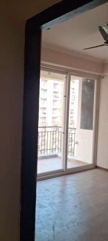 2 BHK Apartment For Rent in Amrapali Golf Homes, Sector 4, Greater Noida