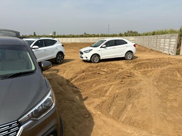Plot Area in  Plot at Modipuram – for Rent