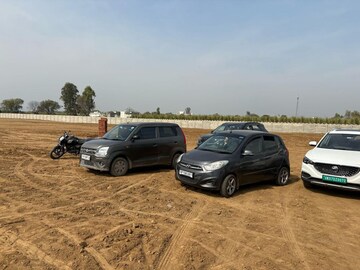 Plot Area in  Plot at Modipuram – for Rent