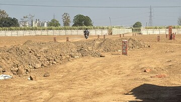 Plot Area in  Plot at Modipuram – for Rent