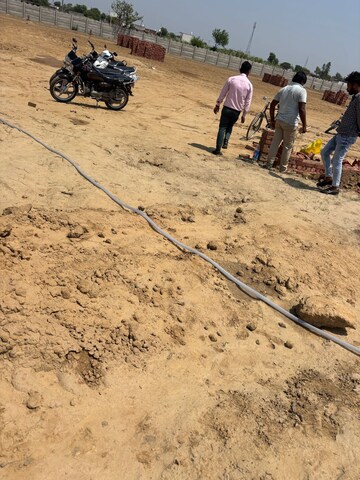 Plot Area in  Plot at Modipuram – for Rent