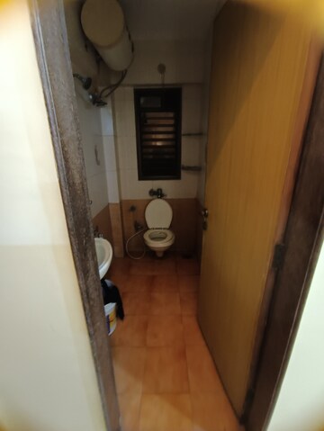 Attached Bathroom in 2.5 BHK Apartment at Orlem – for Rent