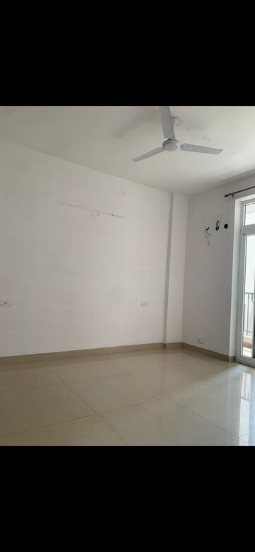 Room in 2 BHK Apartment at Skyline Park, Vip Road – for Rent