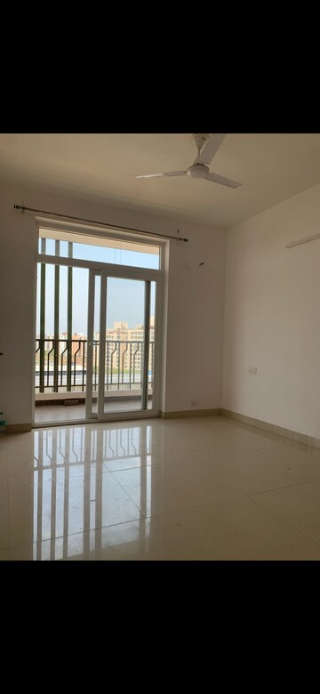 Room in 2 BHK Apartment at Skyline Park, Vip Road – for Rent