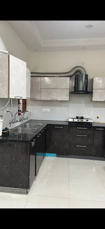 Kitchen in 3 BHK Builder Floor at Mamta Homes, Lohgarh – for Rent
