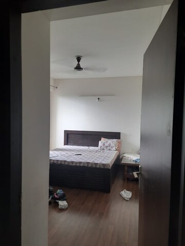 Room in 2 BHK Apartment at BPTP Discovery Park, Sector 80 – for Rent