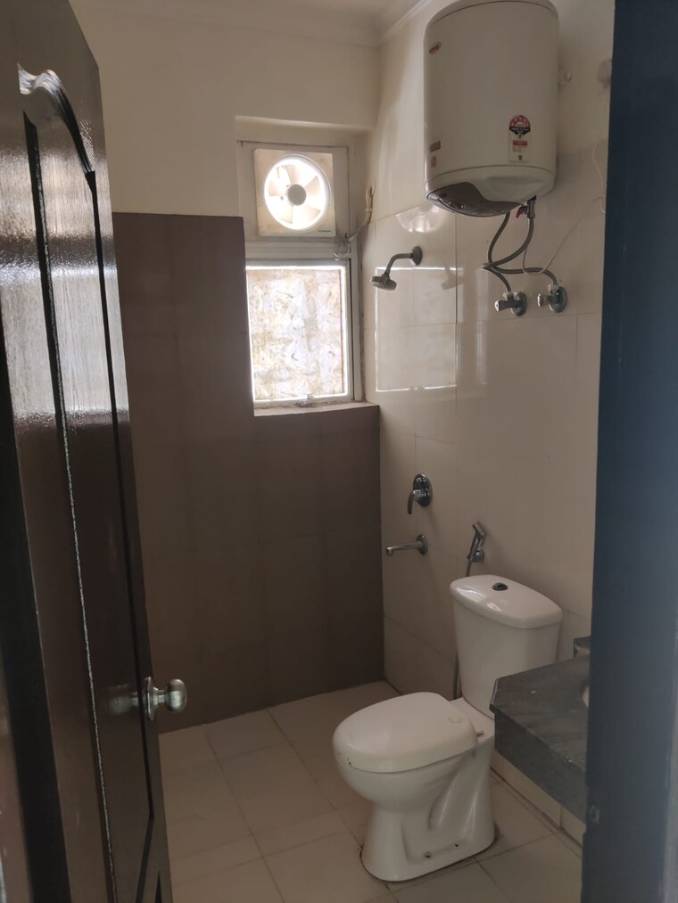 Attached Bathroom, ansal-api-versalia 3 Bedroom 1500 Sq.Ft. Builder Floor In Sector 67a Gurgaon 8513059