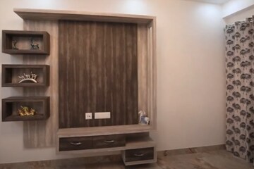 Room in 4 BHK Apartment at Pi I And Ii Greater Noida – for Sale
