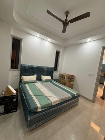Room in 2 BHK Builder Floor at Super Mart 1, Sector 27 – for Rent