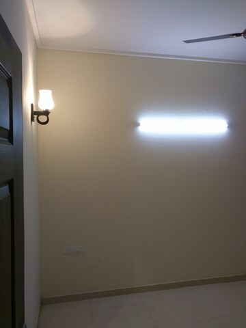 Room in 2.5 BHK Apartment at Unnati Elites Arena, Sector 119 – for Rent