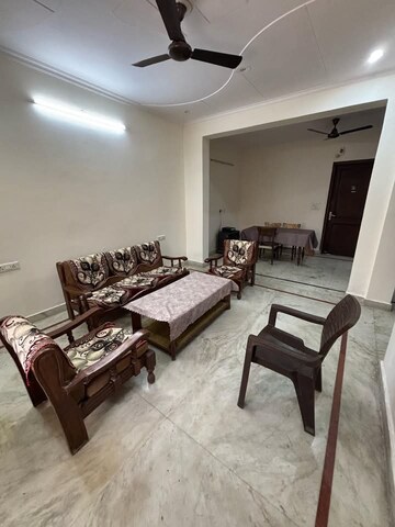 Living Room in 2 BHK Builder Floor at Super Mart 1, Sector 27 – for Rent