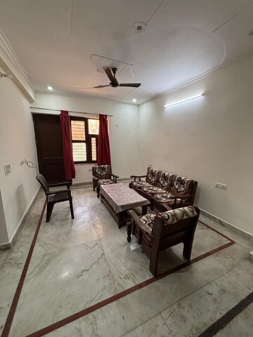 Living Room in 2 BHK Builder Floor at Super Mart 1, Sector 27 – for Rent