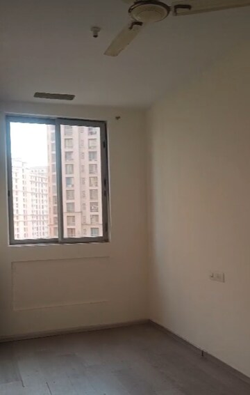 Room in 2.5 BHK Apartment at Hiranandani Estate Rodas Enclave, Ghodbunder Road – for Rent